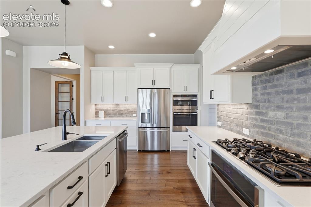 Image 11 of 50: Kitchen