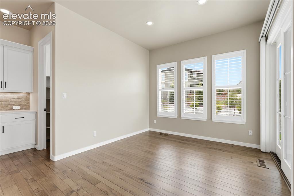 Image 18 of 50: Dining Area