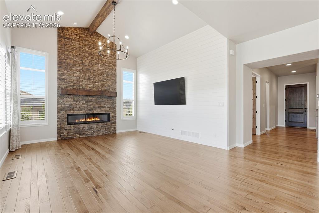 Image 9 of 50: Living Room
