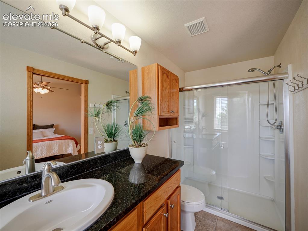 Image 19 of 37: Bathroom