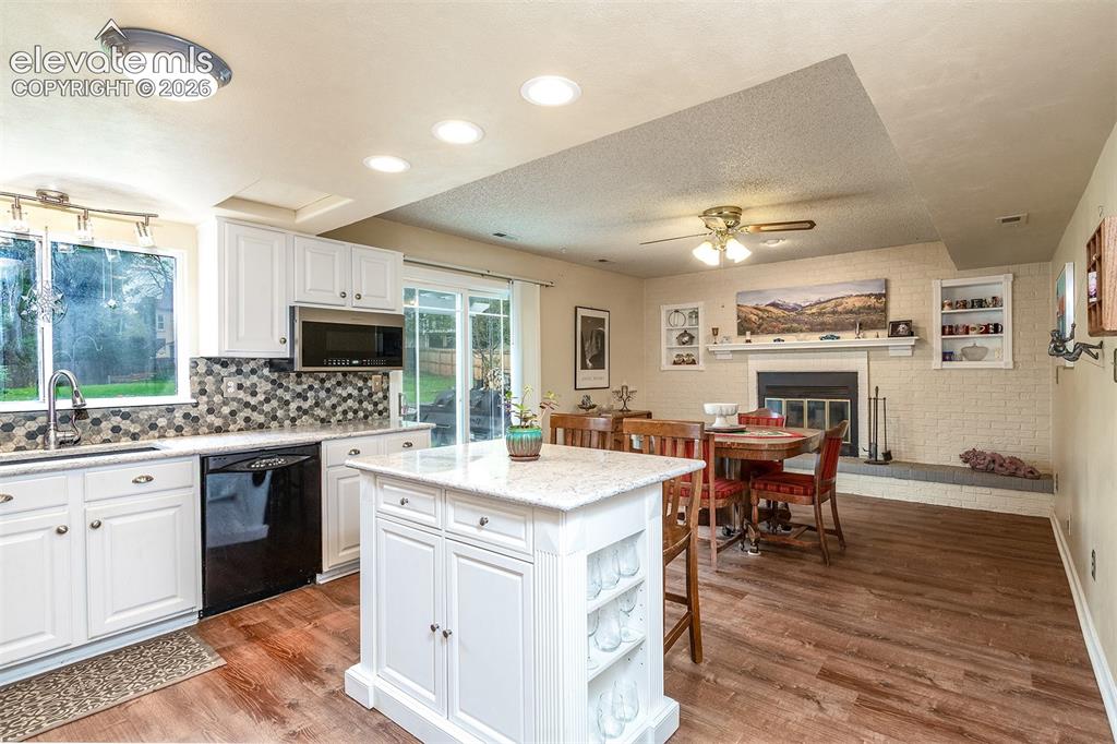 Image 11 of 50: Kitchen