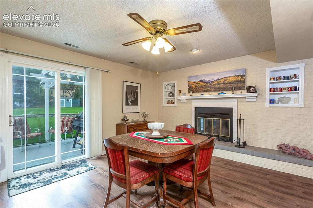 Image 13 of 50: Dining Area