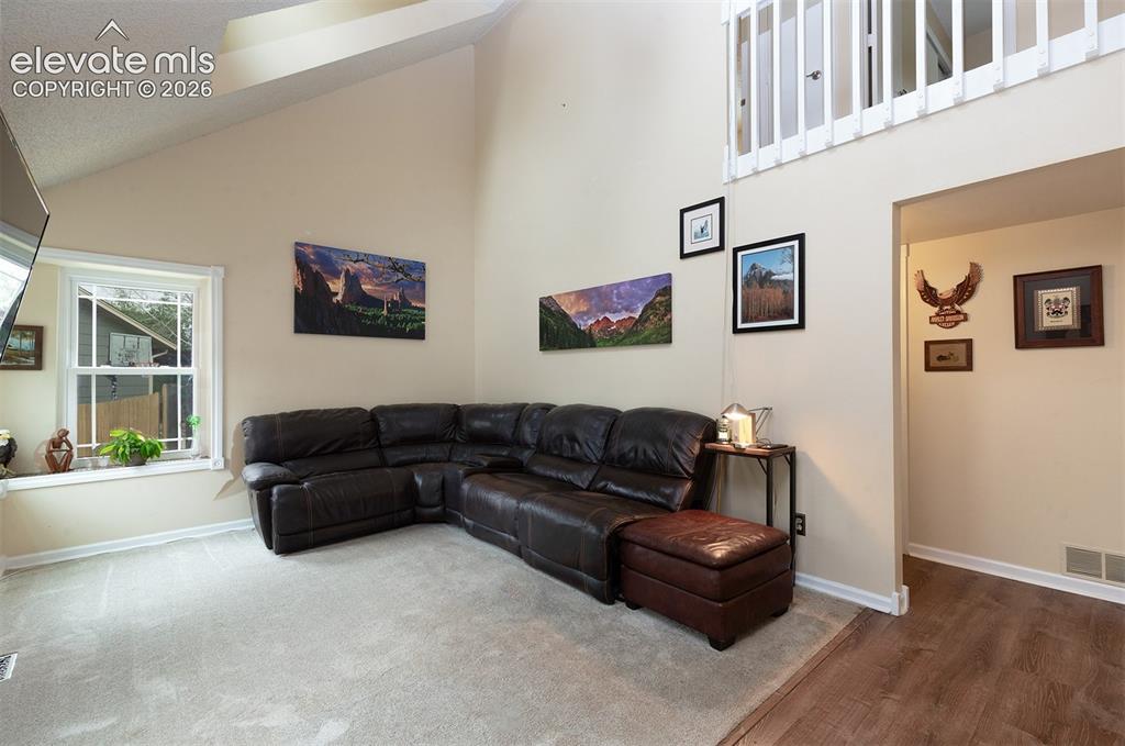 Image 8 of 50: Living Room