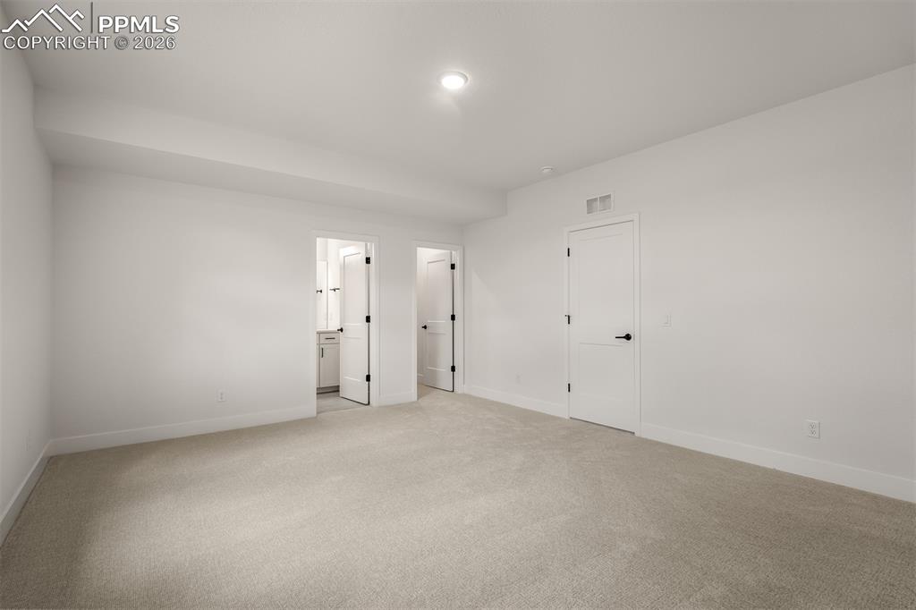 Image 38 of 45: Bedroom