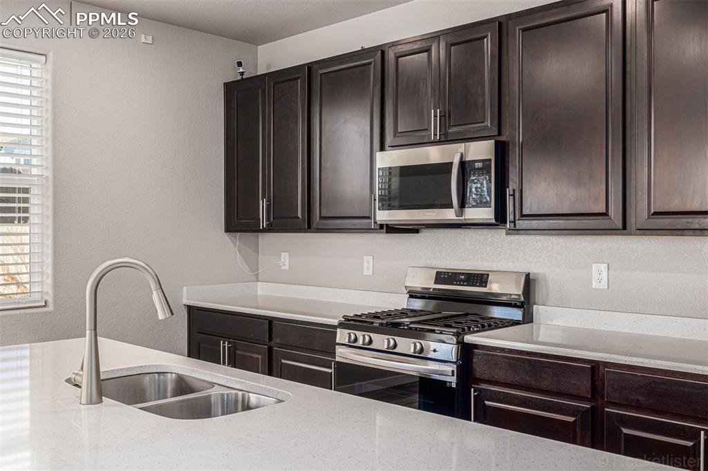 Image 13 of 50: Kitchen