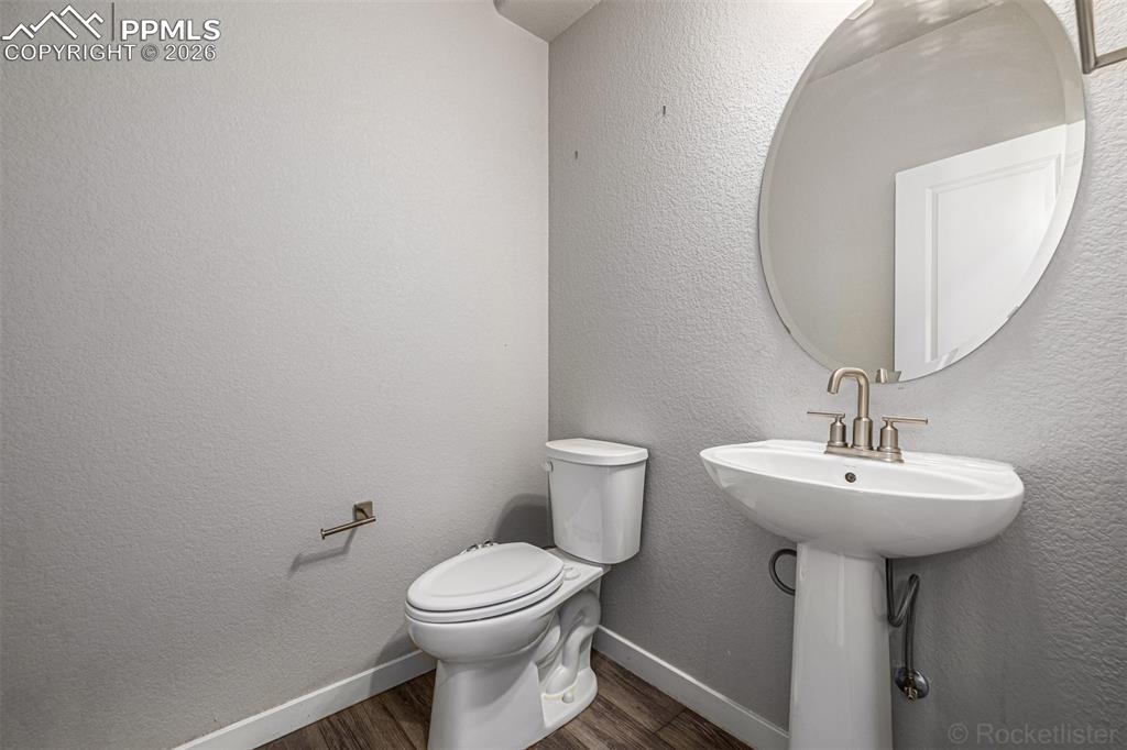 Image 16 of 50: Bathroom