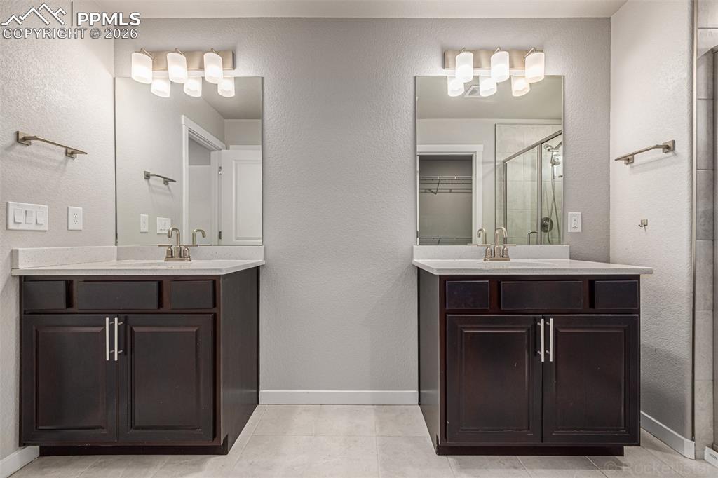 Image 20 of 50: Bathroom