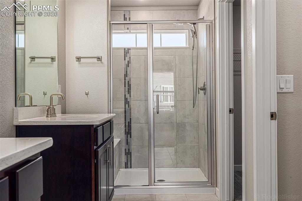 Image 22 of 50: Bathroom