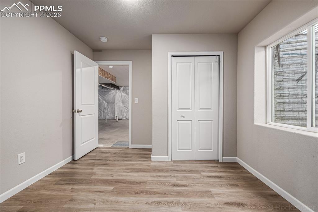 Image 26 of 50: Bedroom