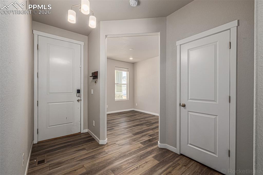 Image 3 of 50: Entry