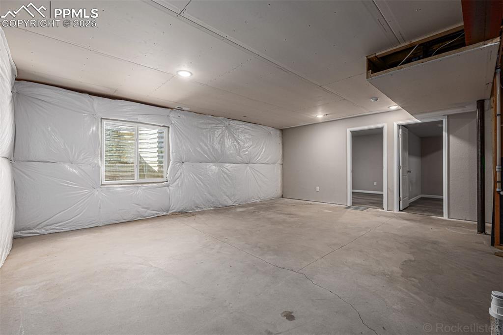 Image 40 of 50: Basement