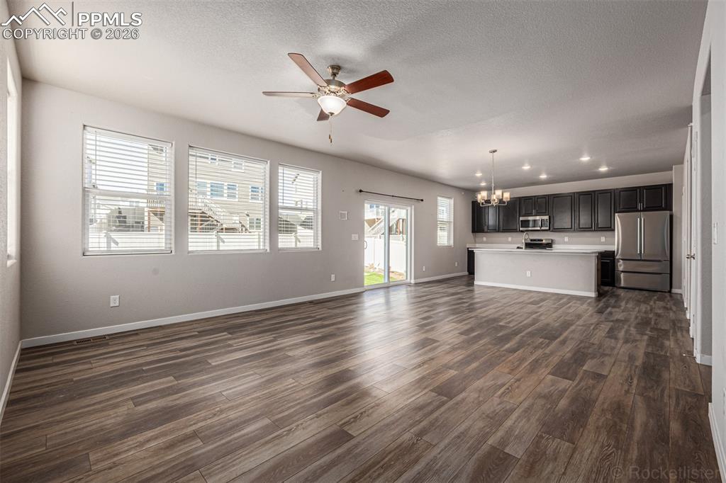 Image 8 of 50: Living Room