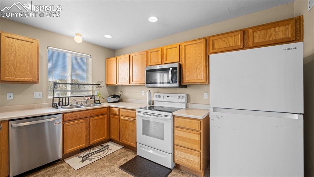 Image 10 of 48: Kitchen