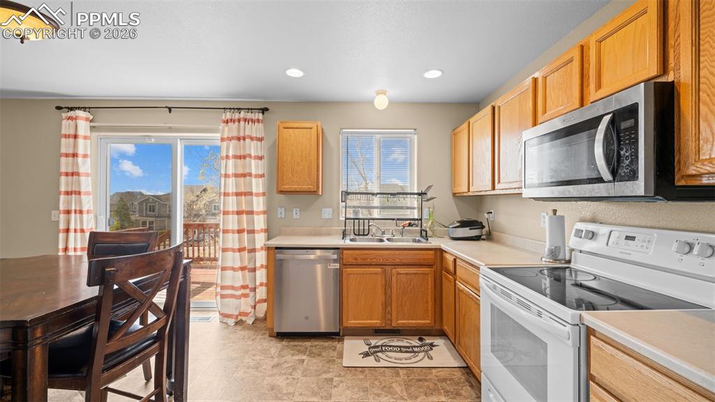 Image 11 of 48: Kitchen