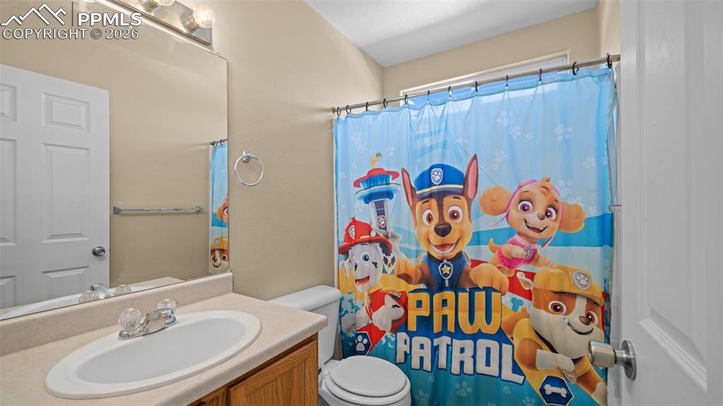 Image 18 of 48: Bathroom