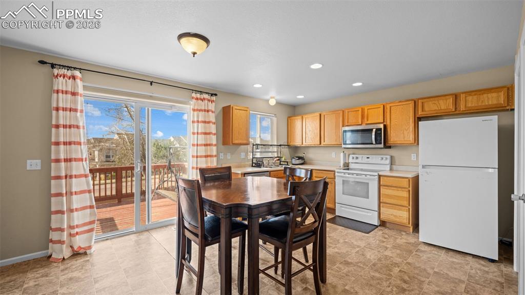 Image 9 of 48: Dining Area