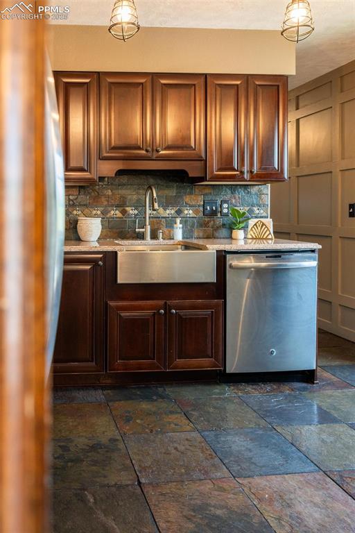 Image 13 of 43: Kitchen