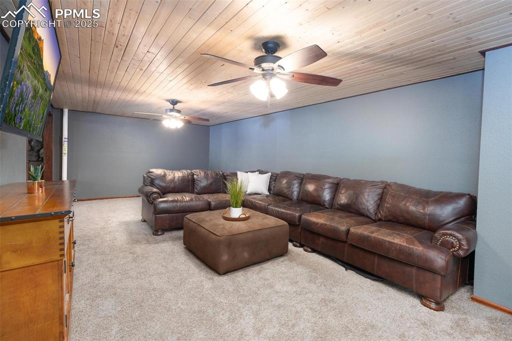 Image 25 of 43: Family Room
