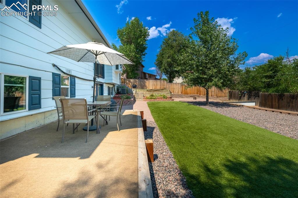 Image 31 of 43: Gorgeous backyard