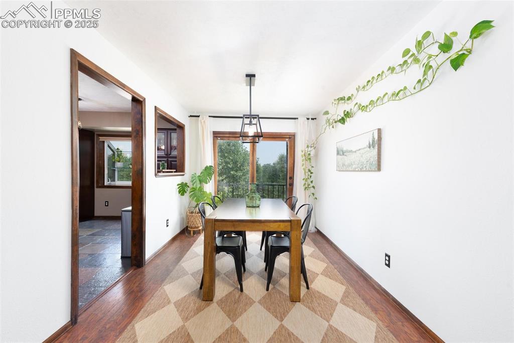 Image 9 of 43: Dining Area