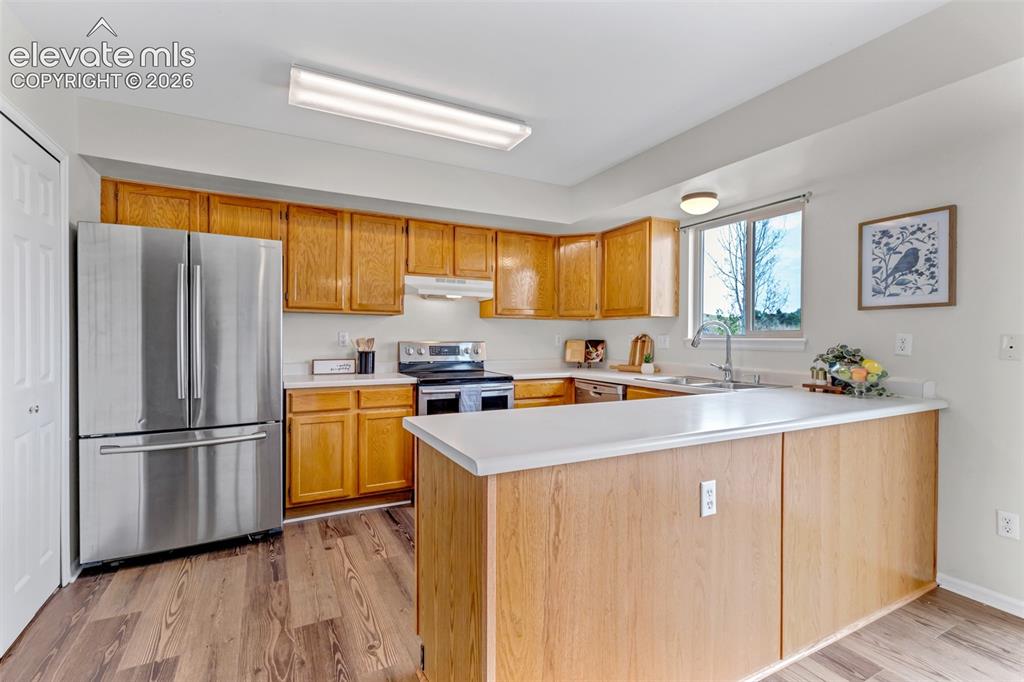 Image 10 of 31: Kitchen