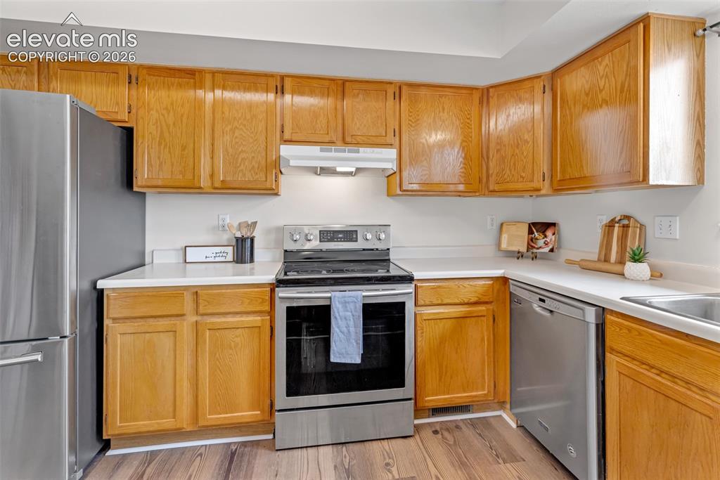 Image 11 of 31: Kitchen
