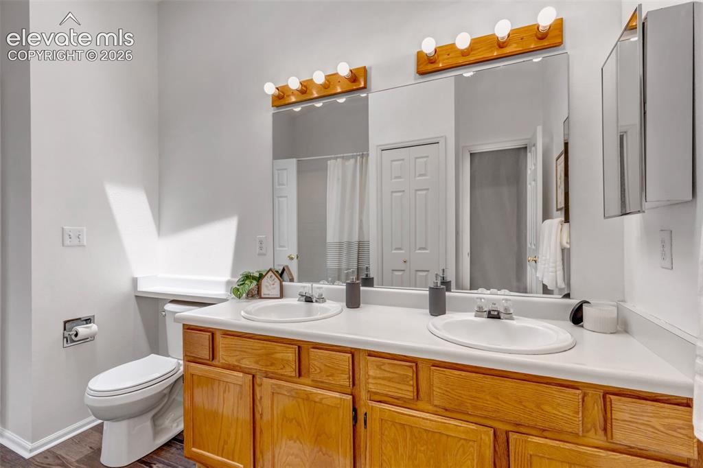 Image 18 of 31: Bathroom