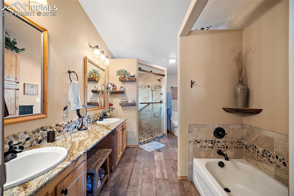 Image 12 of 33: Spa like Master Bath