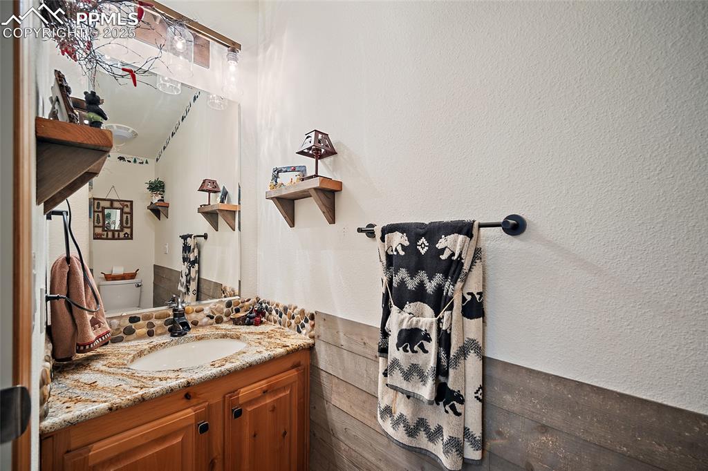 Image 19 of 33: 3rd Bath