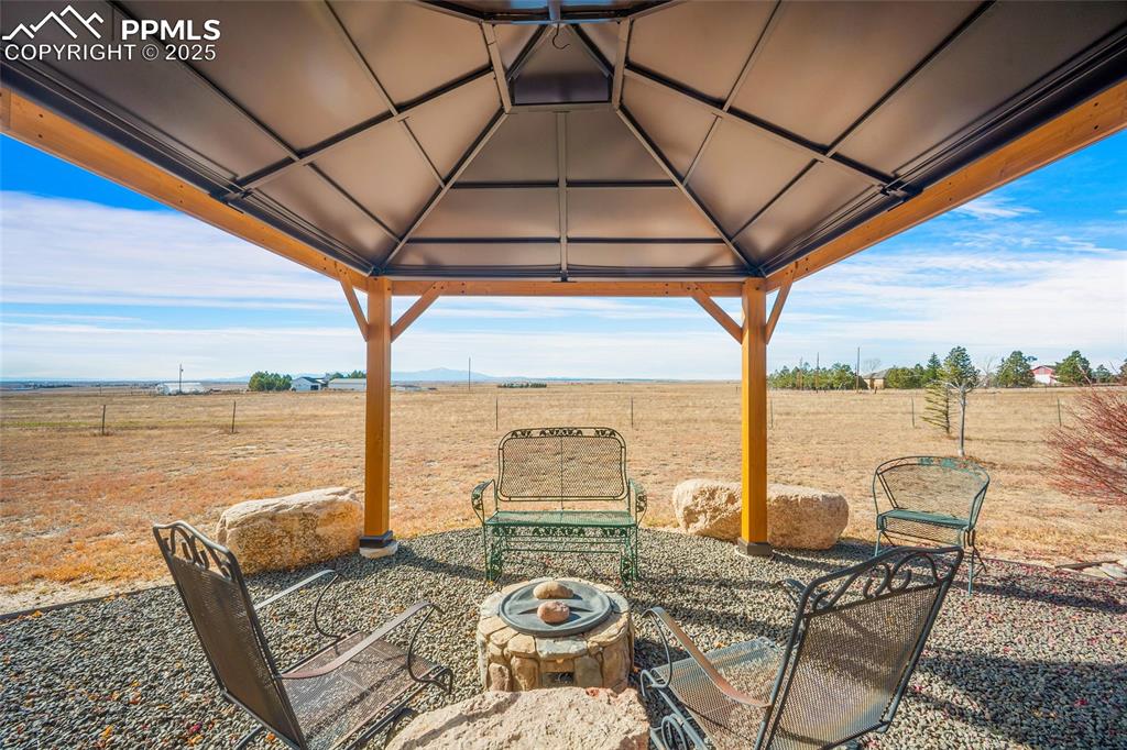 Image 20 of 33: Covered Sitting Area