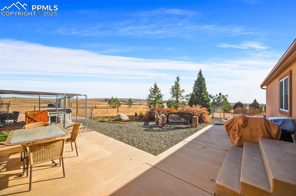 Image 24 of 33: Patio Area