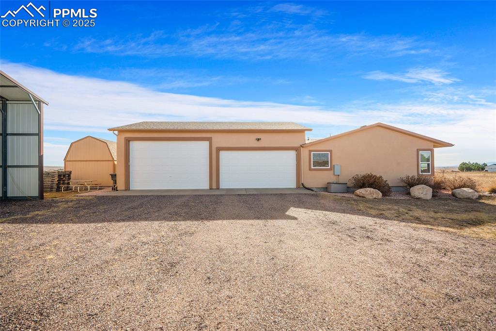 Image 25 of 33: Attached 4 Car Garage