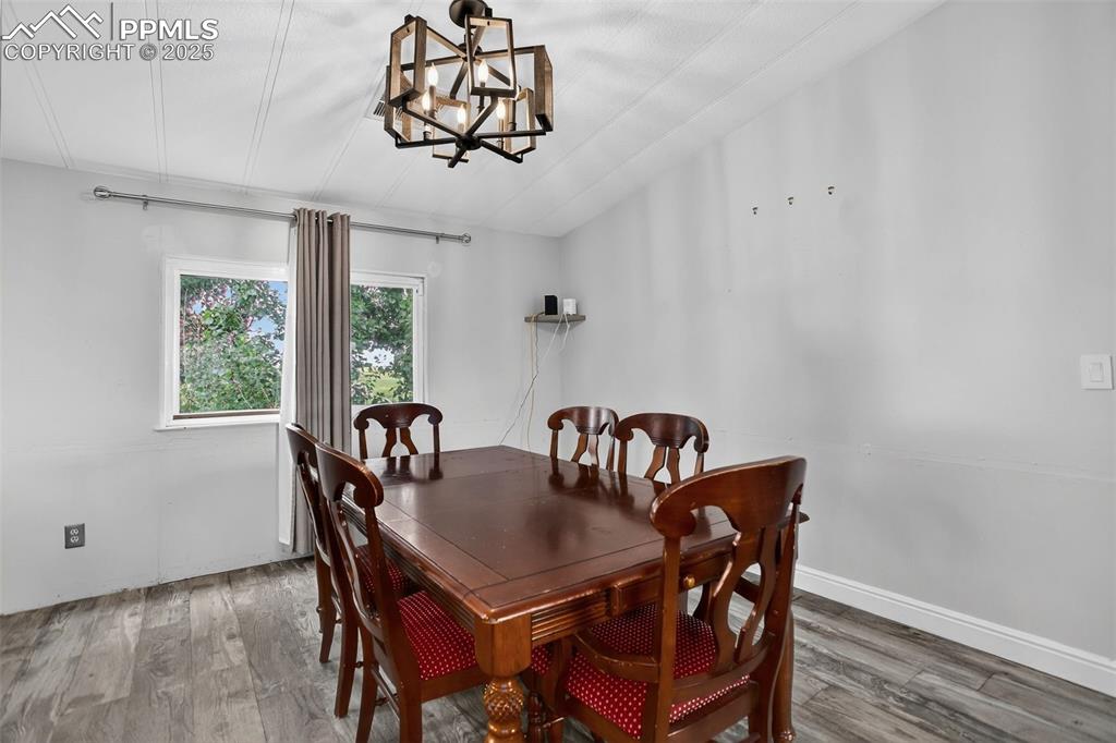 Image 10 of 37: Dining Area