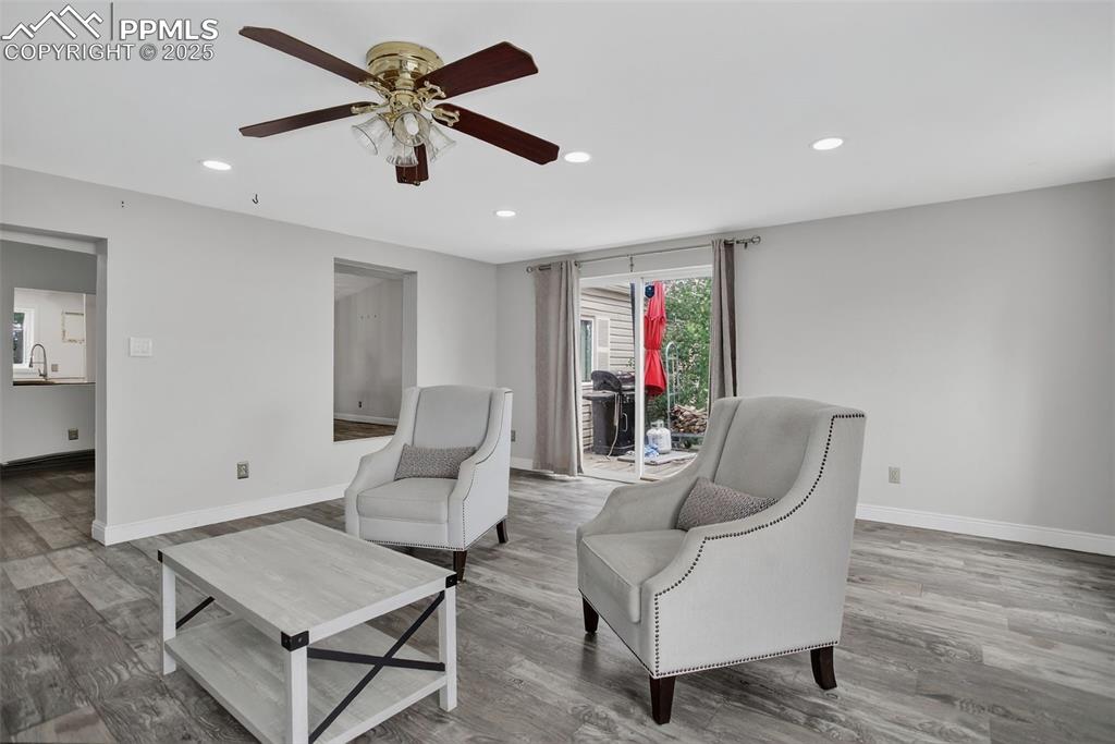 Image 15 of 37: Sitting Room