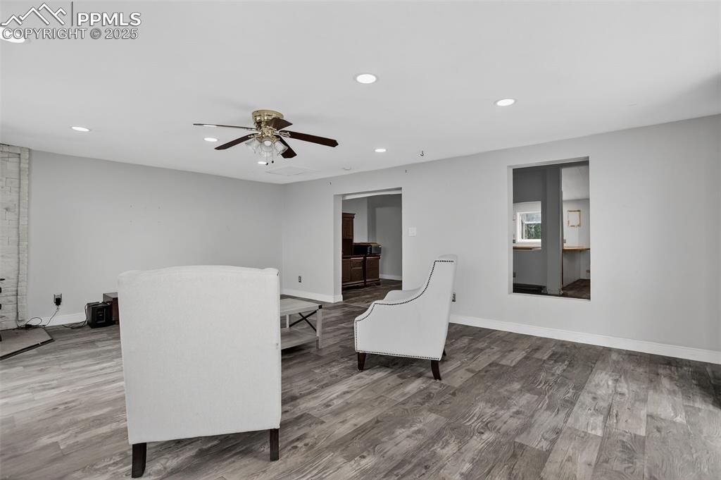 Image 17 of 37: Sitting Room