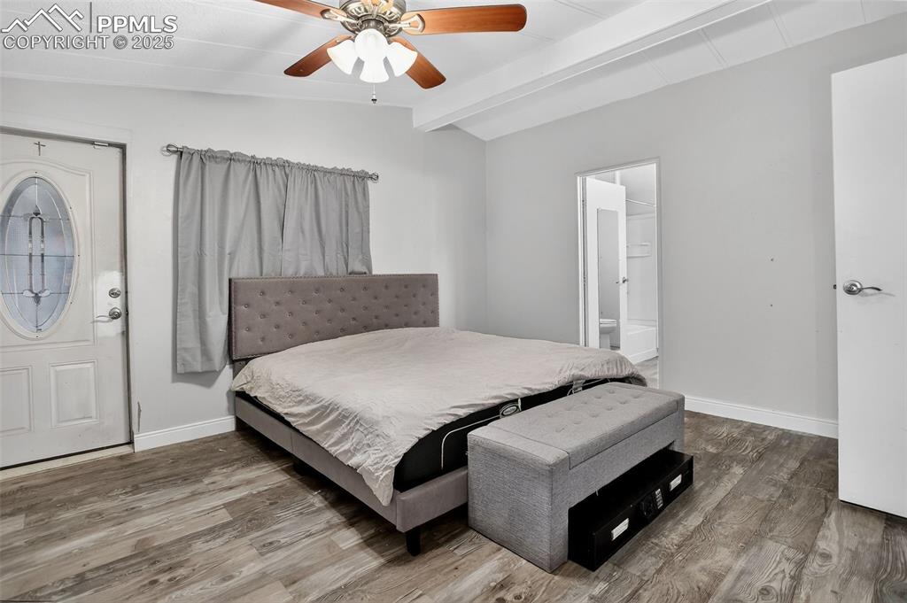 Image 18 of 37: Bedroom