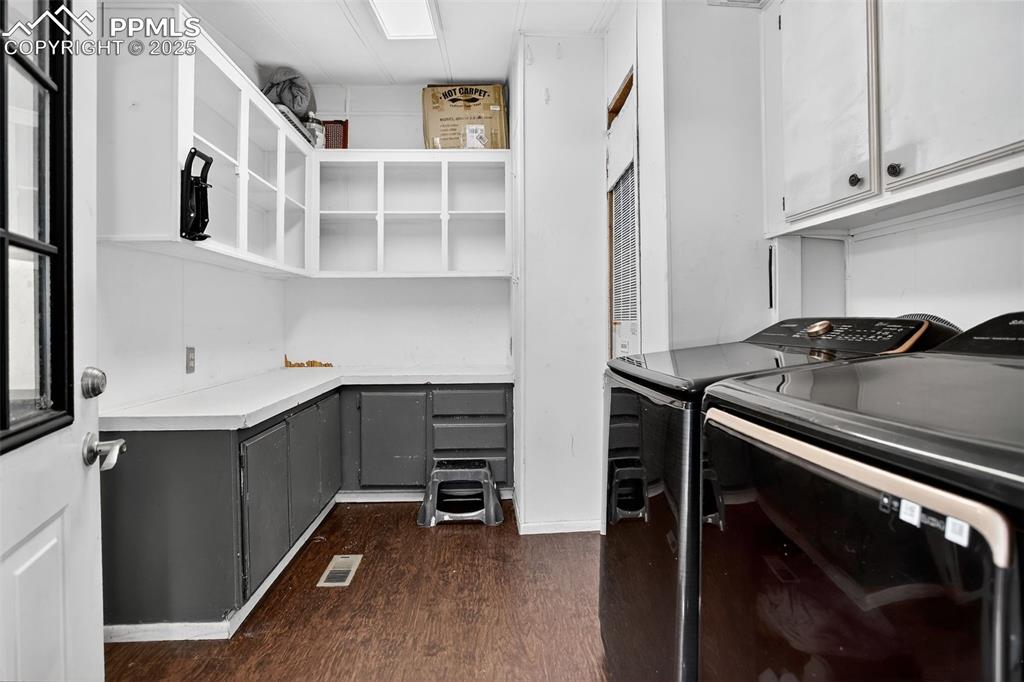 Image 4 of 37: Laundry