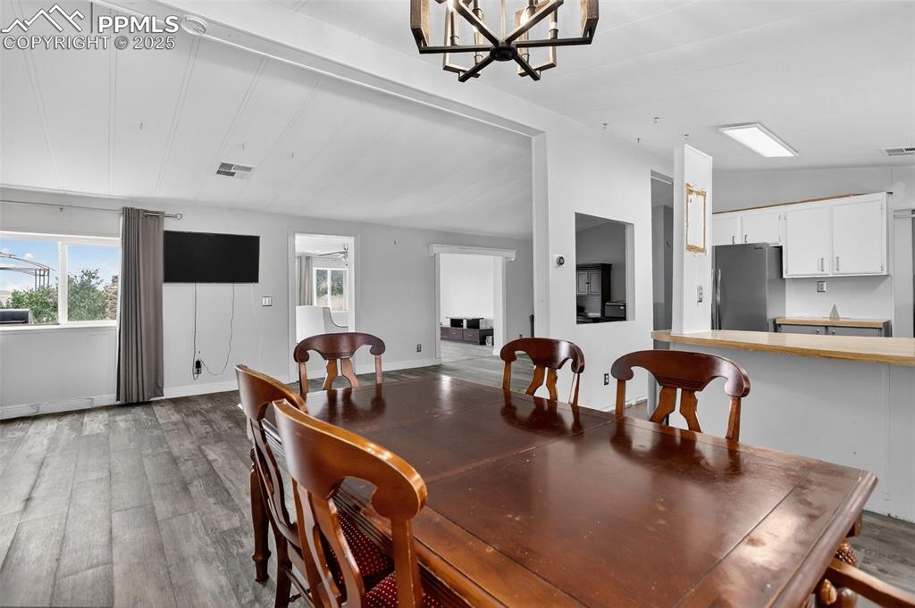 Image 8 of 37: Dining Area