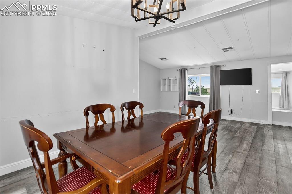 Image 9 of 37: Dining Area