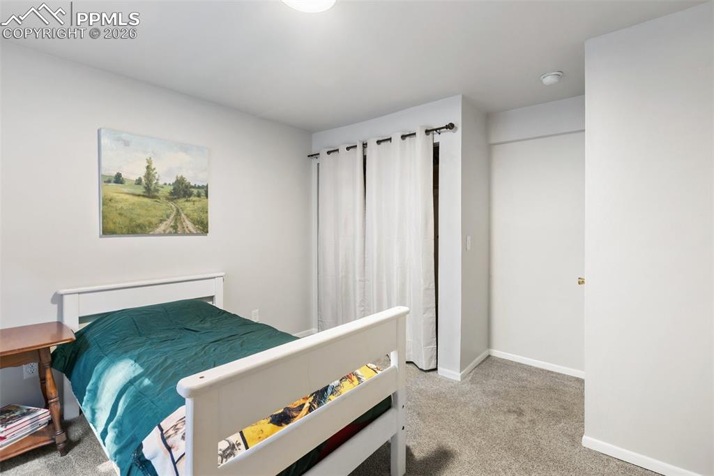 Image 16 of 21: Bedroom