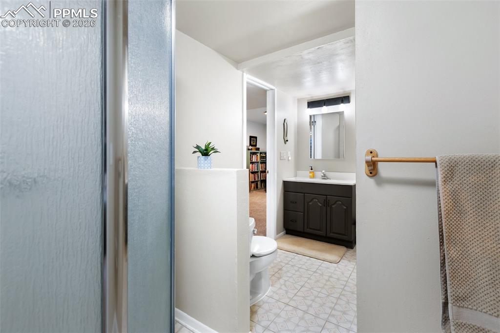 Image 17 of 21: Bathroom