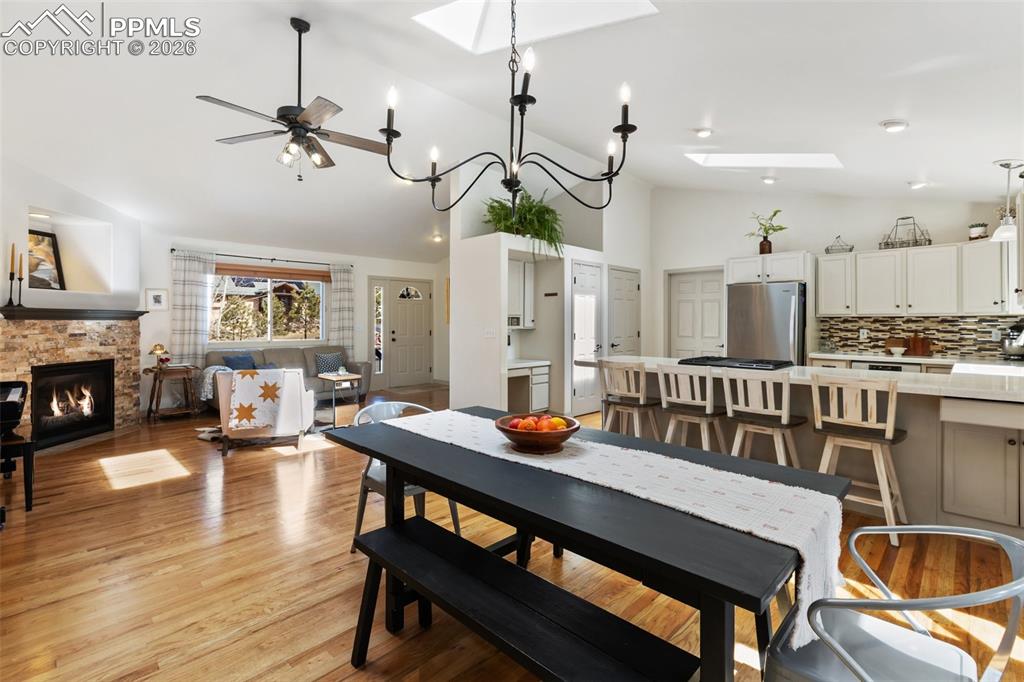 Image 5 of 21: Dining Area