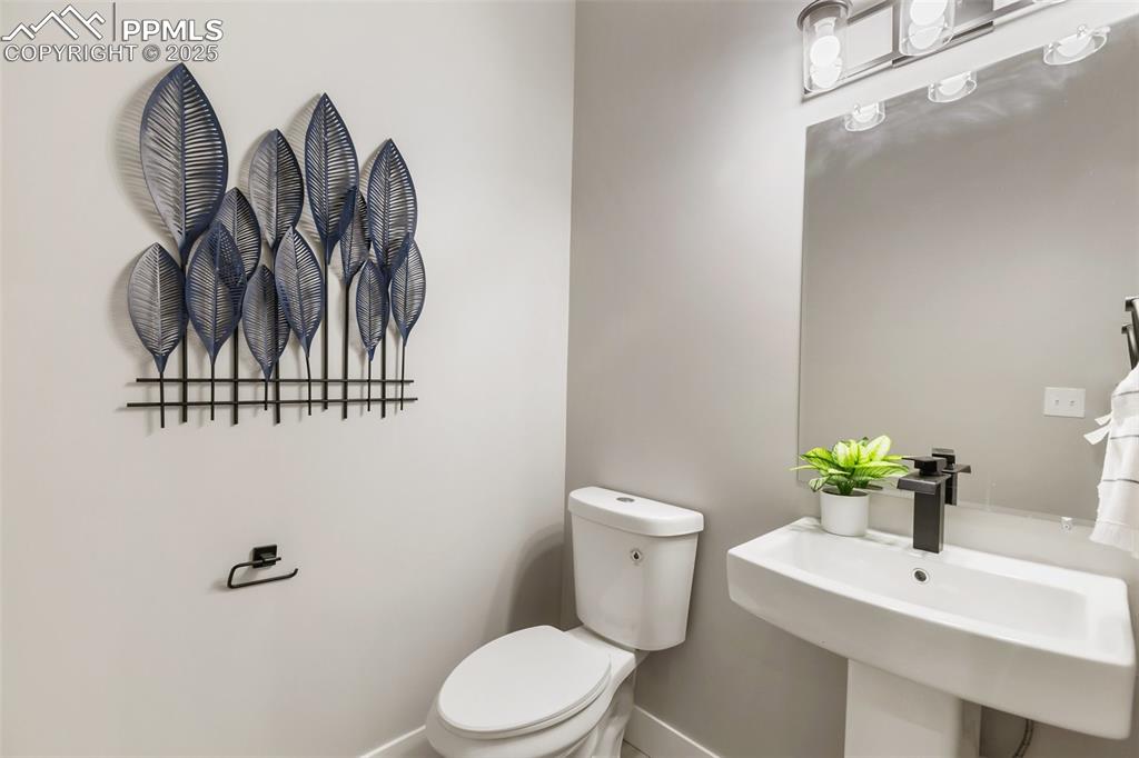 Image 18 of 36: Bathroom