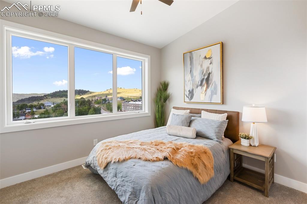 Image 19 of 36: Bedroom