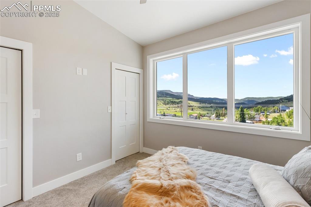 Image 21 of 36: Bedroom