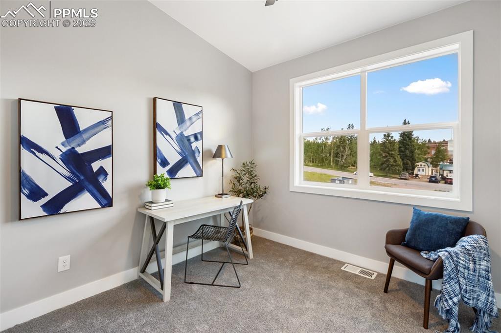 Image 27 of 36: Office