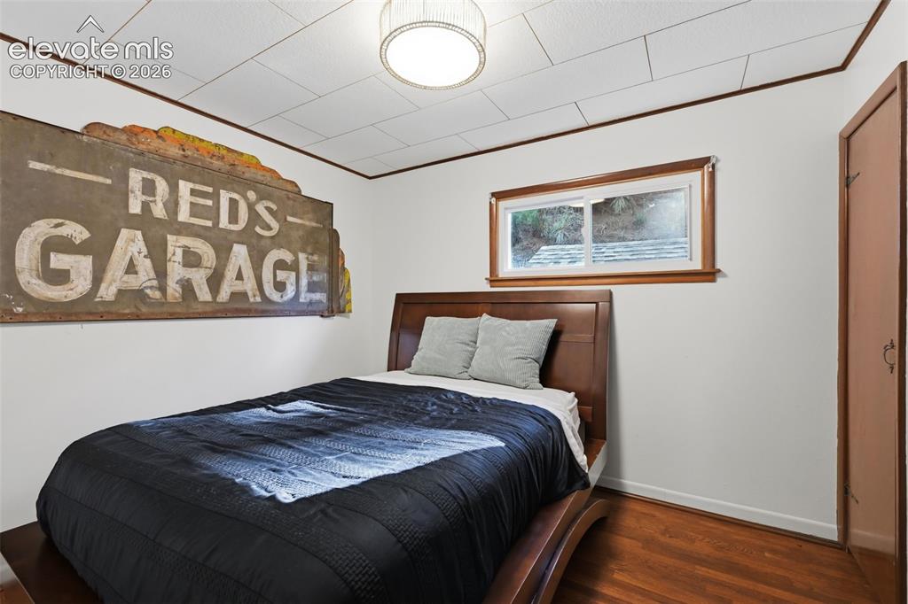 Image 10 of 25: Bedroom