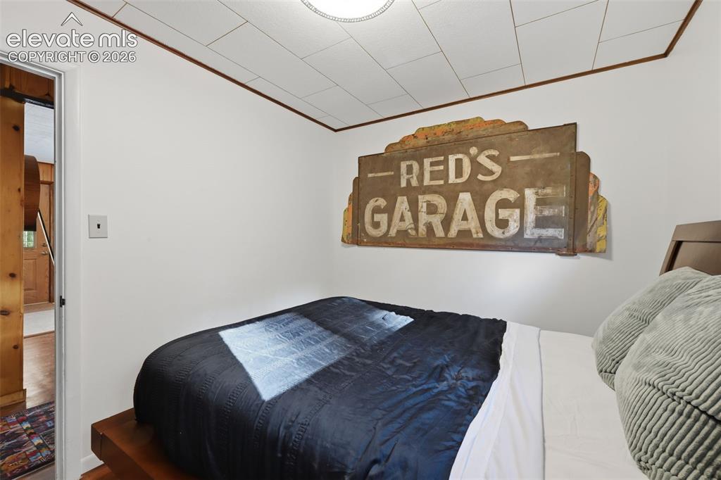 Image 11 of 25: Bedroom