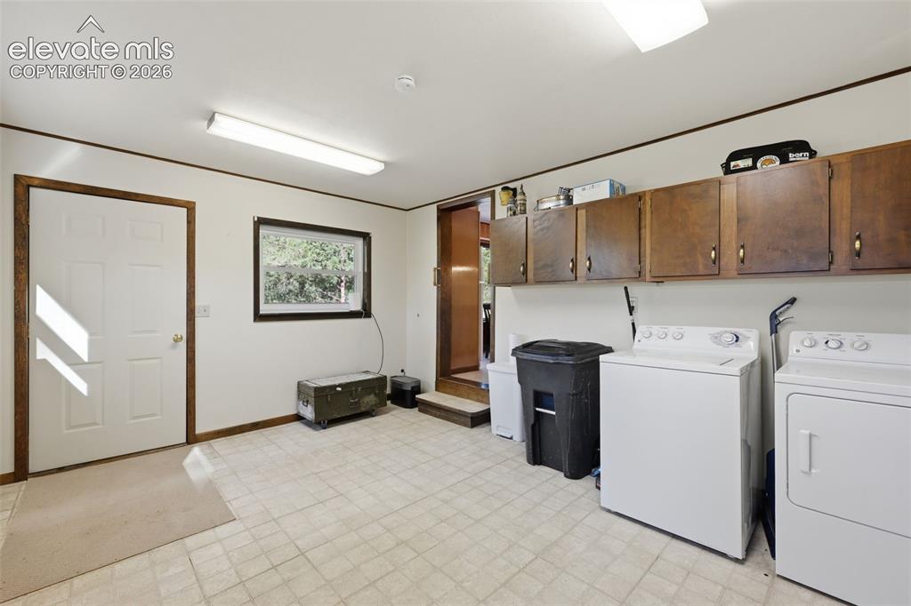 Image 16 of 25: Laundry