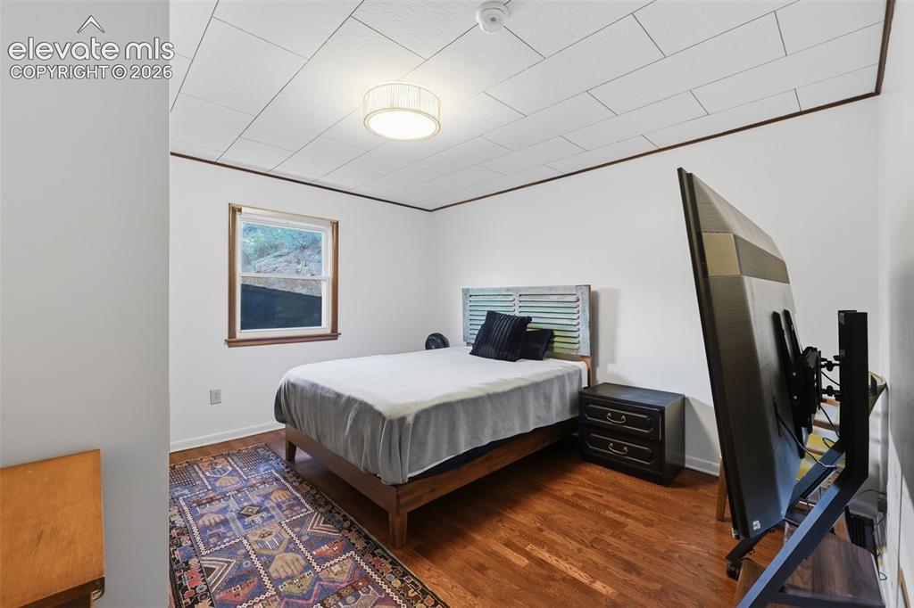 Image 8 of 25: Bedroom